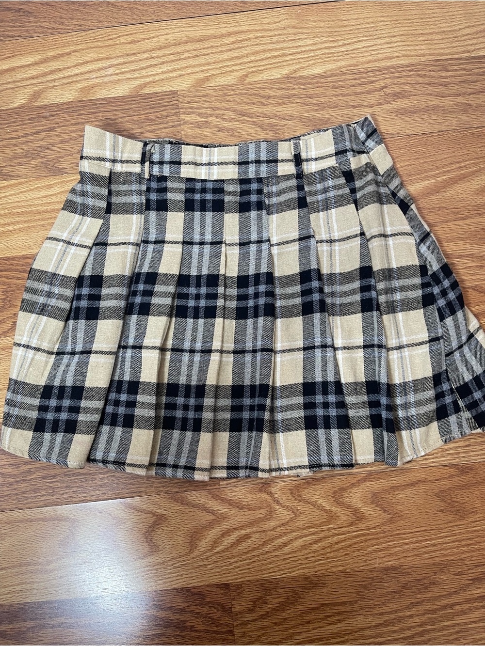 Hesperus cream and black plaid pleated mini skirt size L